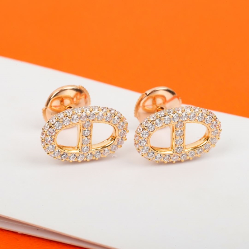 H**me5 earrings